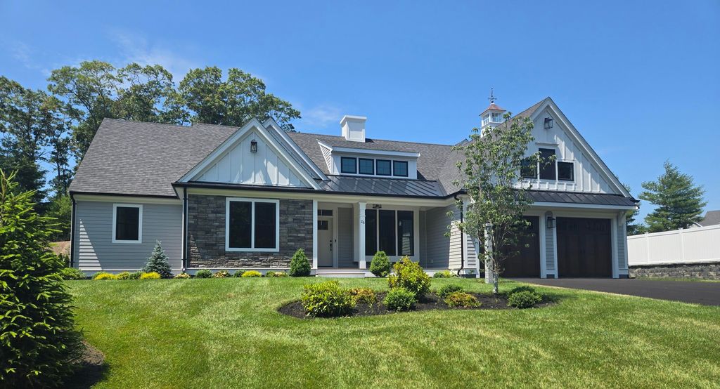 48 Country Club Lane, Mashpee, MA 02649