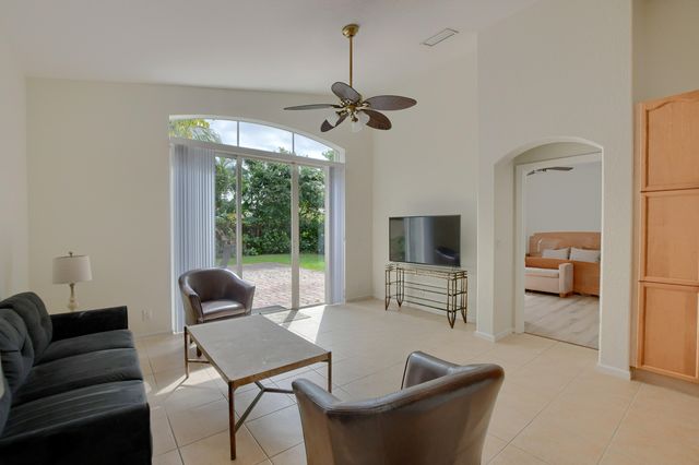 1225 E Magnolia Circle, Delray Beach, FL 33445