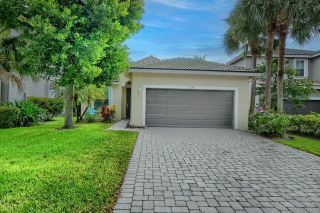 1225 E Magnolia Circle, Delray Beach, FL 33445