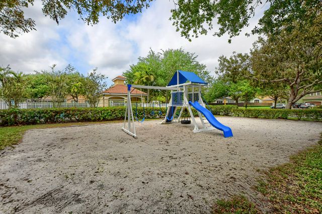 1225 E Magnolia Circle, Delray Beach, FL 33445