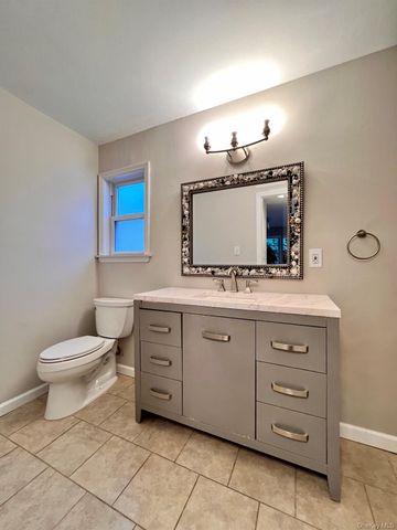 10 Summercress Lane, Coram, NY 11727
