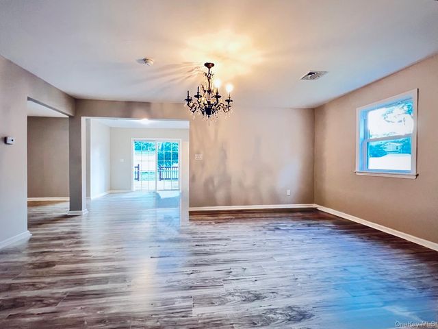 10 Summercress Lane, Coram, NY 11727