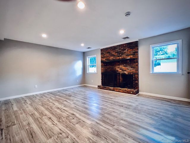 10 Summercress Lane, Coram, NY 11727