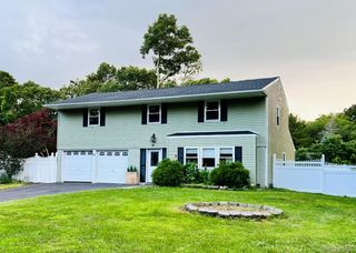10 Summercress Lane, Coram, NY 11727