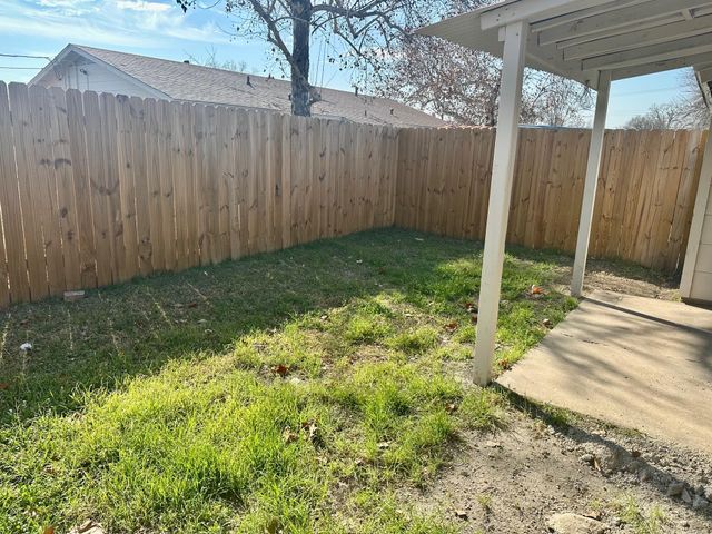 836 N Meadows DR B, Austin, TX 78758