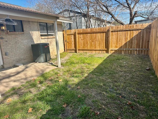 836 N Meadows DR B, Austin, TX 78758