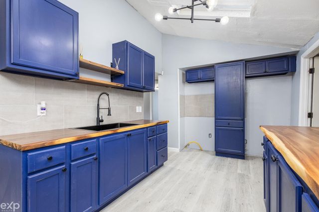 15641 Pickford Street, Detroit, MI 48235