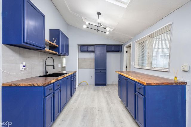 15641 Pickford Street, Detroit, MI 48235