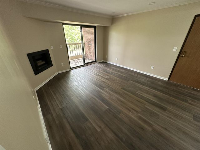 3005 Fernwood 103, Ann Arbor, MI 48108