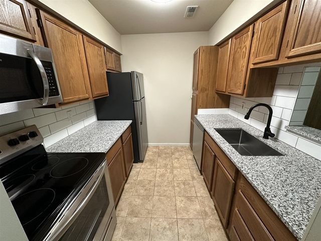 3005 Fernwood 103, Ann Arbor, MI 48108