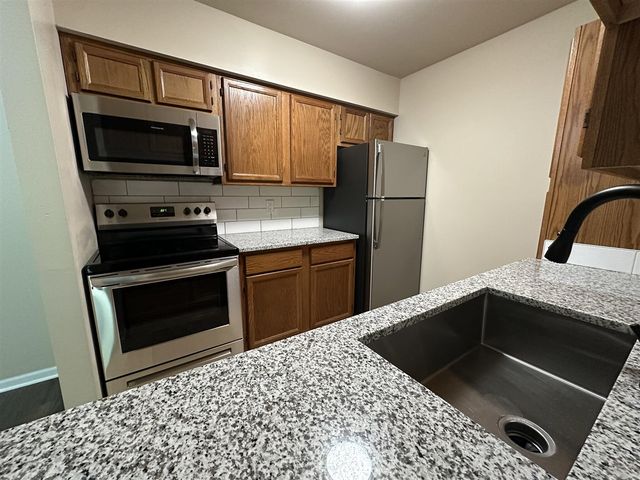 3005 Fernwood 103, Ann Arbor, MI 48108