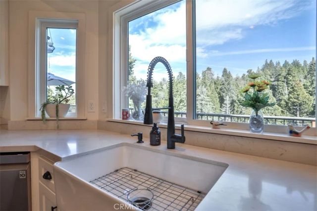 28622 Shenandoah Drive, Lake Arrowhead, CA 92352