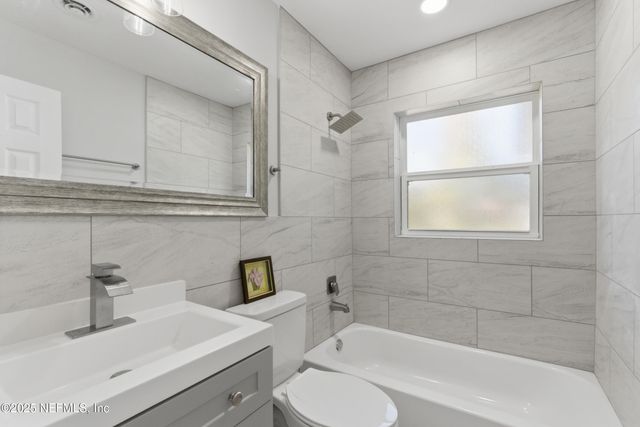 3064 CARREVERO Drive W, Jacksonville, FL 32216