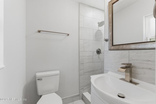 3064 CARREVERO Drive W, Jacksonville, FL 32216