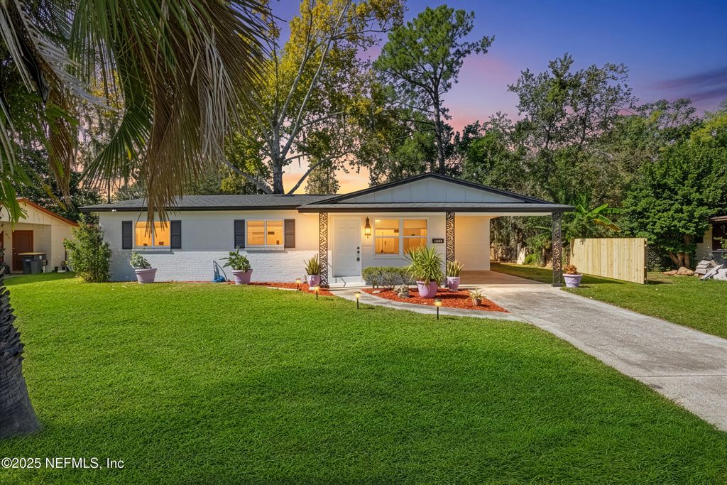 3064 CARREVERO Drive W, Jacksonville, FL 32216