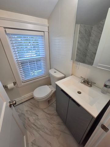 101 Hillside Ave, Somerset, MA 02726