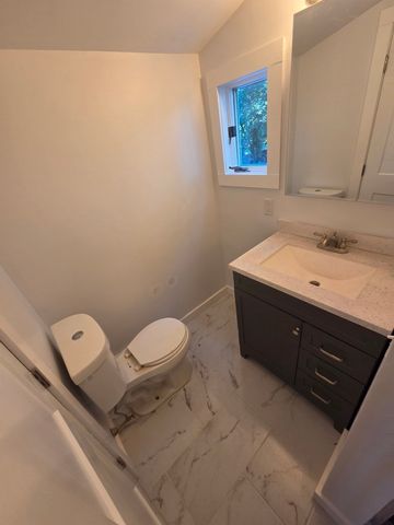 101 Hillside Ave, Somerset, MA 02726