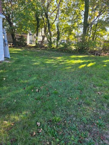 101 Hillside Ave, Somerset, MA 02726