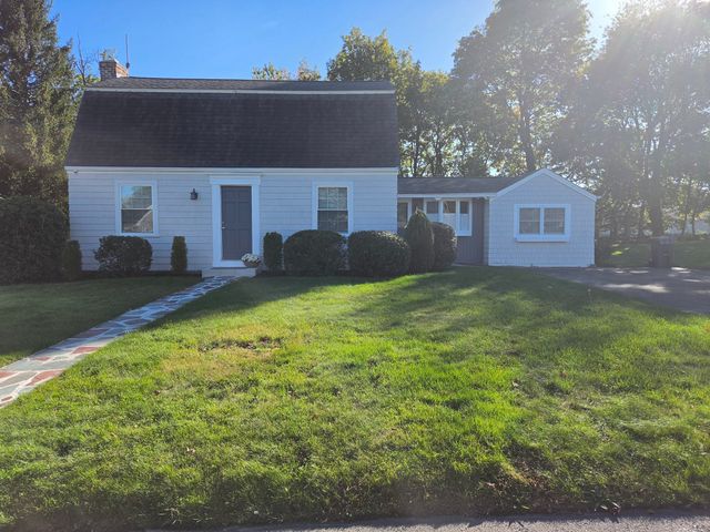 101 Hillside Ave, Somerset, MA 02726