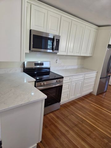 101 Hillside Ave, Somerset, MA 02726