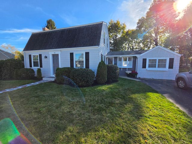 101 Hillside Ave, Somerset, MA 02726