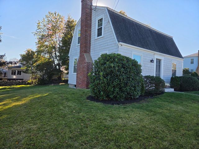101 Hillside Ave, Somerset, MA 02726