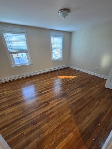 101 Hillside Ave, Somerset, MA 02726
