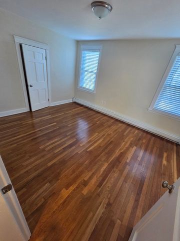 101 Hillside Ave, Somerset, MA 02726
