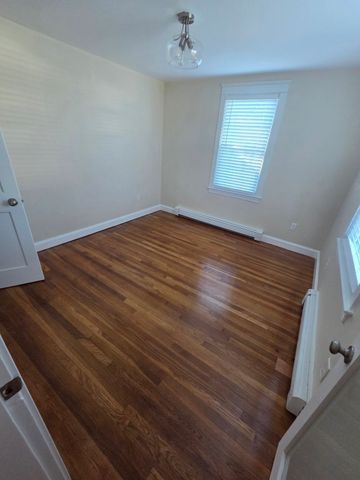 101 Hillside Ave, Somerset, MA 02726