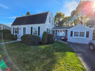 101 Hillside Ave, Somerset, MA 02726