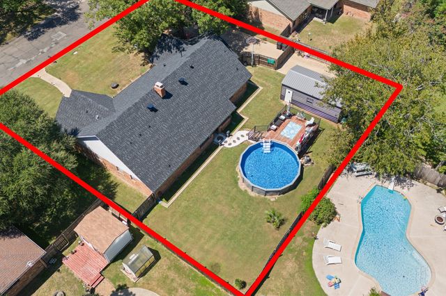 831 S Ridgeway Drive, Cleburne, TX 76033