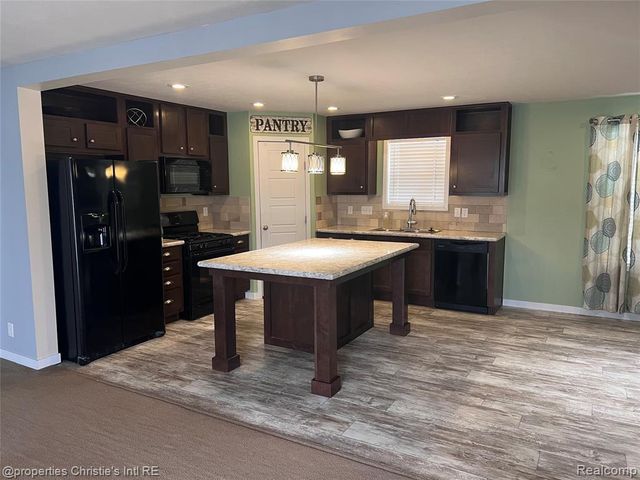 33020 Spruce Court, Lenox, MI 48048