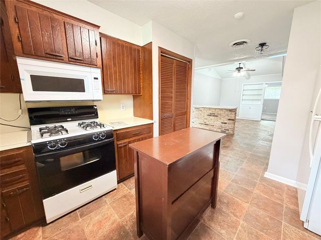 20729 Canterbury Road, Porter, TX 77365