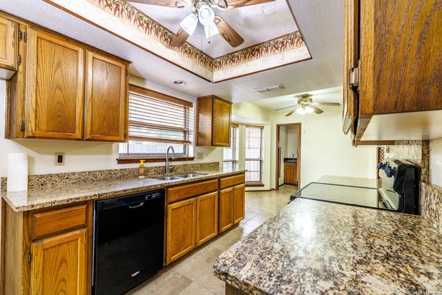 209 Coventry Ln., Seguin, TX 78155