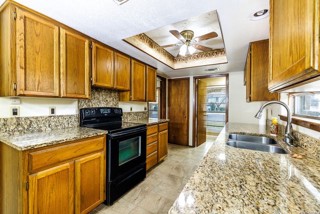 209 Coventry Ln., Seguin, TX 78155