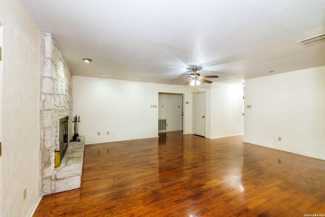 209 Coventry Ln., Seguin, TX 78155