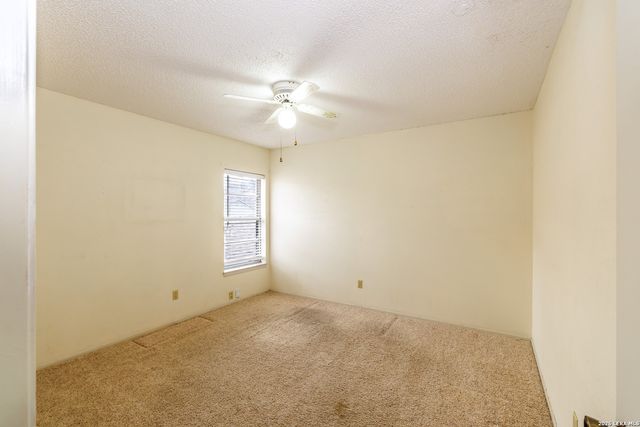 209 Coventry Ln., Seguin, TX 78155