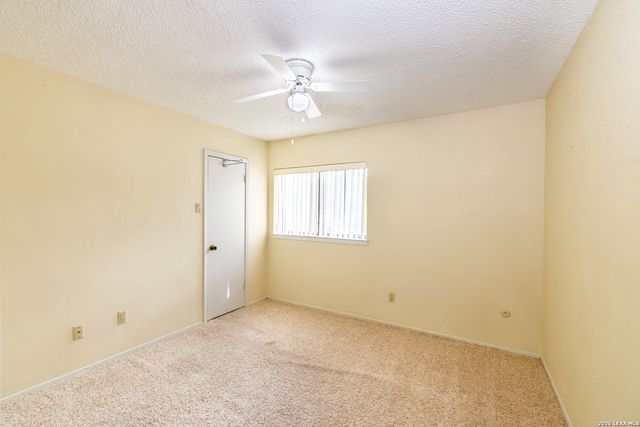 209 Coventry Ln., Seguin, TX 78155