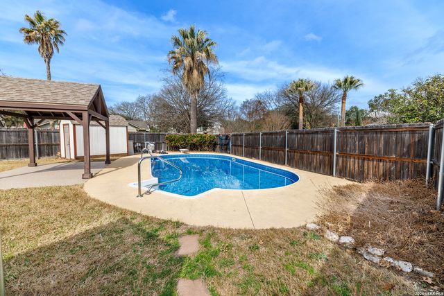 209 Coventry Ln., Seguin, TX 78155
