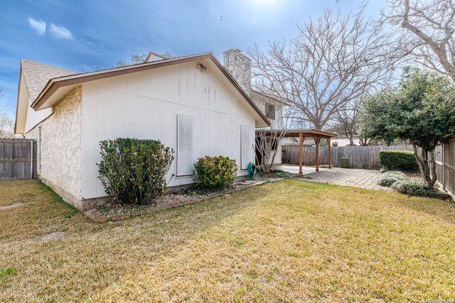 209 Coventry Ln., Seguin, TX 78155