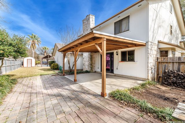 209 Coventry Ln., Seguin, TX 78155