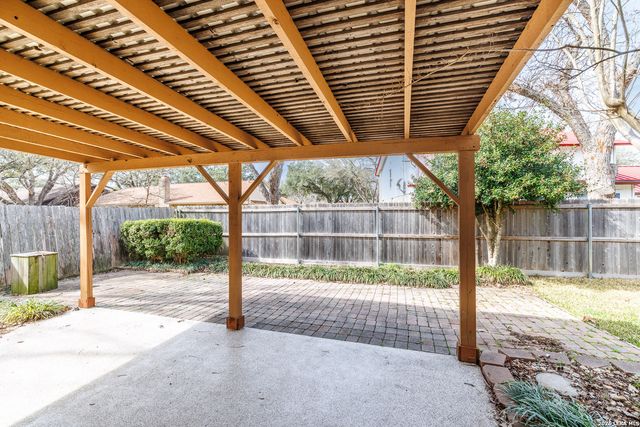 209 Coventry Ln., Seguin, TX 78155