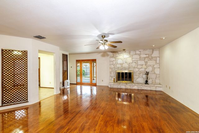 209 Coventry Ln., Seguin, TX 78155