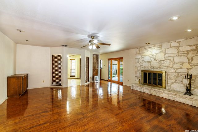 209 Coventry Ln., Seguin, TX 78155