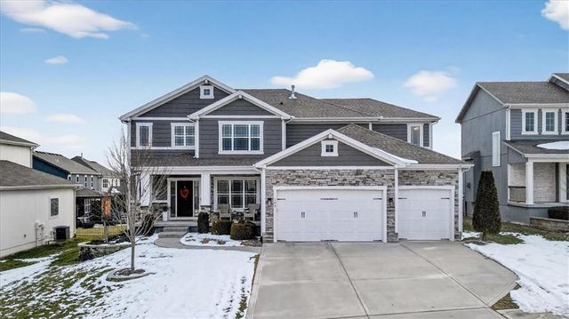 105 SW Meadowbrook Drive, Lee's Summit, MO 64082