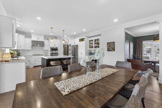 105 SW Meadowbrook Drive, Lee's Summit, MO 64082