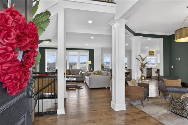 105 SW Meadowbrook Drive, Lee's Summit, MO 64082