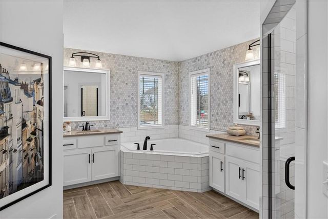 105 SW Meadowbrook Drive, Lee's Summit, MO 64082