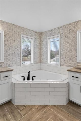 105 SW Meadowbrook Drive, Lee's Summit, MO 64082