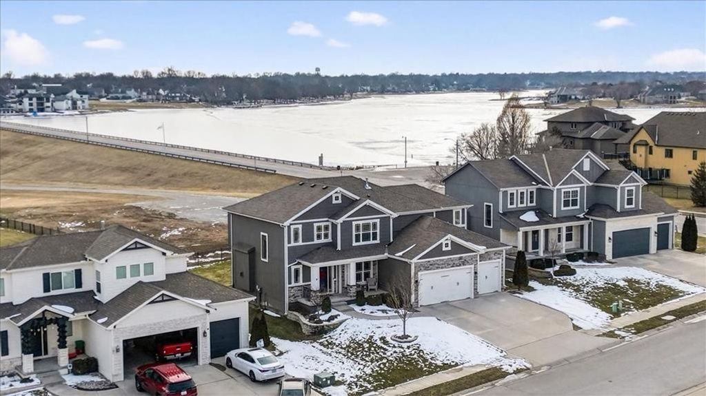 105 SW Meadowbrook Drive, Lee's Summit, MO 64082